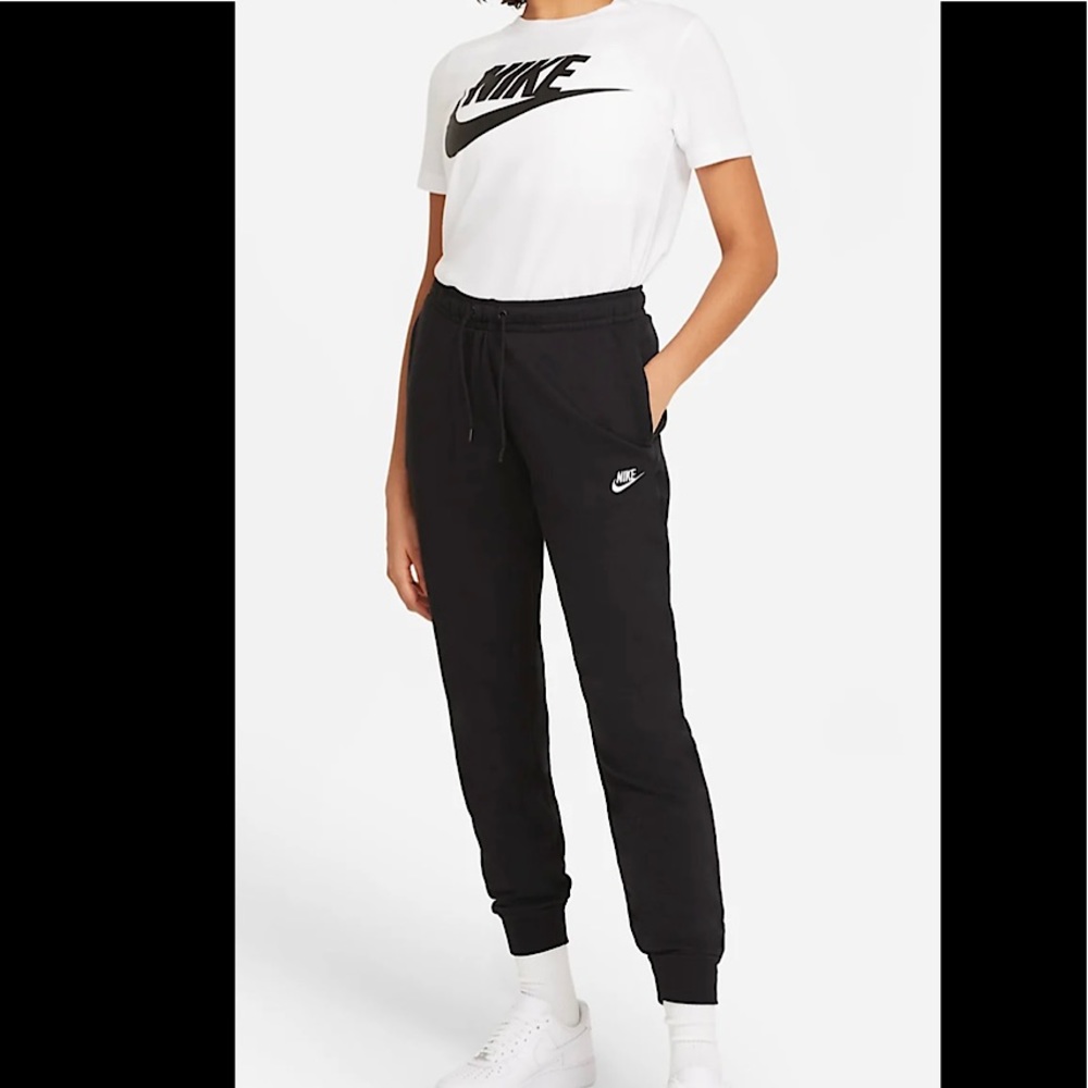 Nike Sportswear Essential Women's Fleece Pants